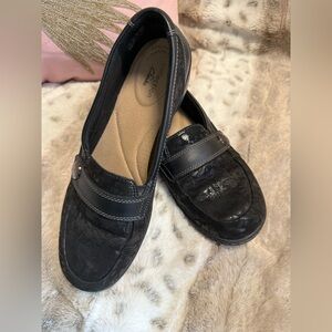 Clarks Women's Textured Black Flats